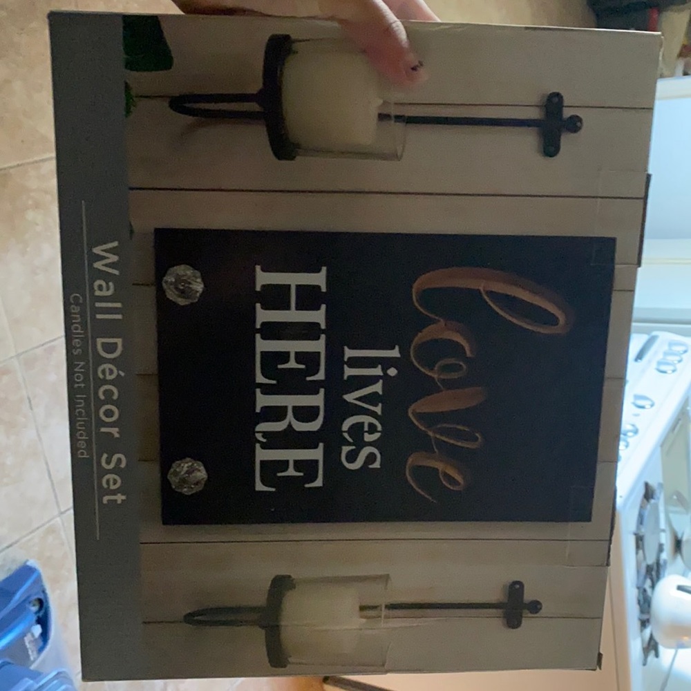Wall decor and candle set